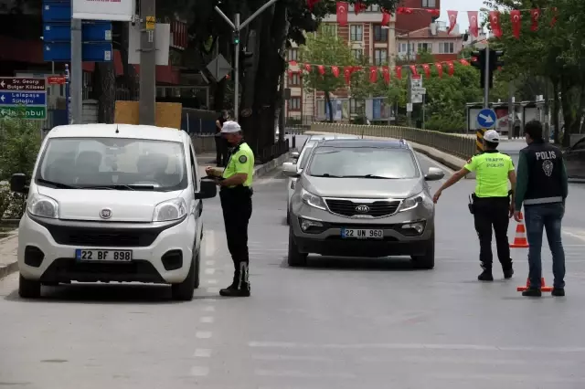 Edirne'de 'tam kapanma' denetimleri aralıksız sürüyor Edirne'de 'tam kapanma' denetimleri aralıksız sürüyor