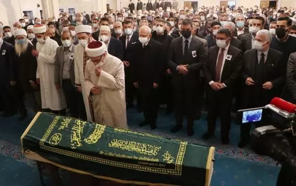 Eski Devlet Bakanı Cemil Erhan, son yolculuğuna uğurlandı Eski Devlet Bakanı Cemil Erhan, son yolculuğuna uğurlandı