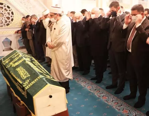 Eski Devlet Bakanı Cemil Erhan, son yolculuğuna uğurlandı Eski Devlet Bakanı Cemil Erhan, son yolculuğuna uğurlandı