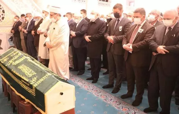 Eski Devlet Bakanı Cemil Erhan, son yolculuğuna uğurlandı Eski Devlet Bakanı Cemil Erhan, son yolculuğuna uğurlandı