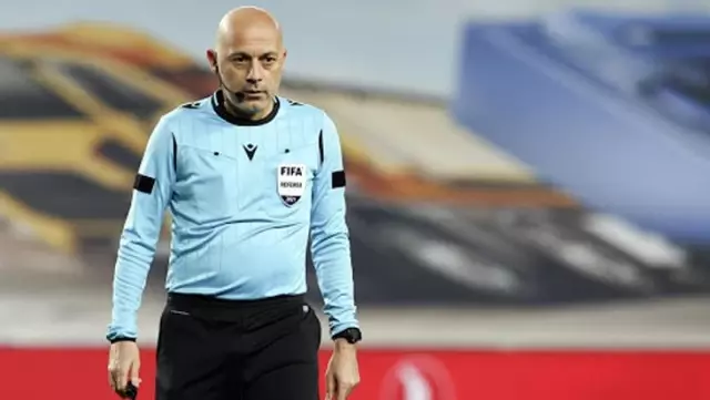 Galatasaray-Beşiktaş derbisinin hakemi Cüneyt Çakır oldu Galatasaray-Beşiktaş derbisinin hakemi Cüneyt Çakır oldu
