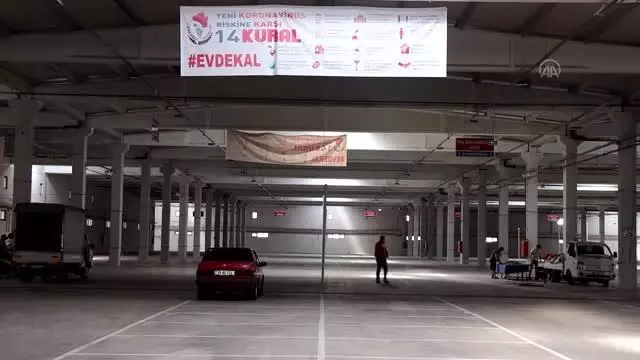 KIRKLARELİ - Trakya'da yarın açılacak halk pazarlarında esnaflar tezgahlarını bir gün öncesinde kurmaya başladı KIRKLARELİ - Trakya'da yarın açılacak halk pazarlarında esnaflar tezgahlarını bir gün öncesinde kurmaya başladı
