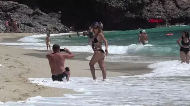 Alanya'da kısıtlamada turistler plajlara akın etti Alanya'da kısıtlamada turistler plajlara akın etti