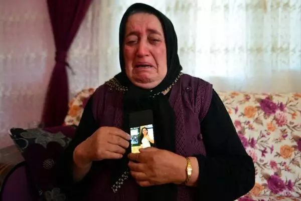 Kızı 2,5 yıldır kayıp, torunu kazada ölen Fikriye annenin gözyaşları Kızı 2,5 yıldır kayıp, torunu kazada ölen Fikriye annenin gözyaşları