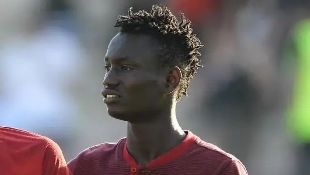 Manchester United karşısında forma giyen Roma'lı futbolcu Darboe hikayesiyle kendine hayran bıraktı Manchester United karşısında forma giyen Roma'lı futbolcu Darboe hikayesiyle kendine hayran bıraktı