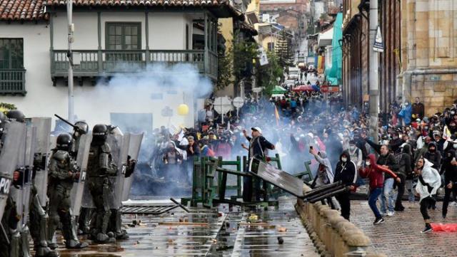 Meydan muharebesi değil hükümet protestosu! Kolombiya'da ölen göstericilerin sayısı her dakika artıyor