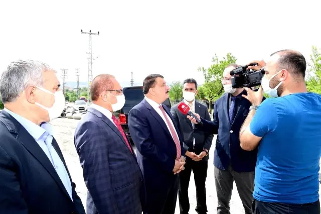Malatya Büyükşehir Belediye Başkanı Gürkan, altyapı çalışmasını inceledi Malatya Büyükşehir Belediye Başkanı Gürkan, altyapı çalışmasını inceledi