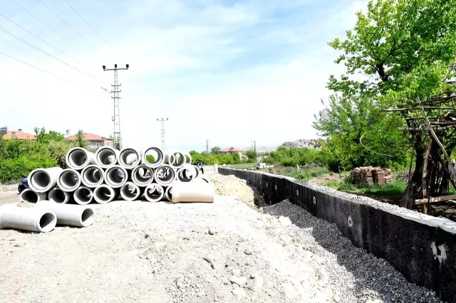 Malatya Büyükşehir Belediye Başkanı Gürkan, altyapı çalışmasını inceledi