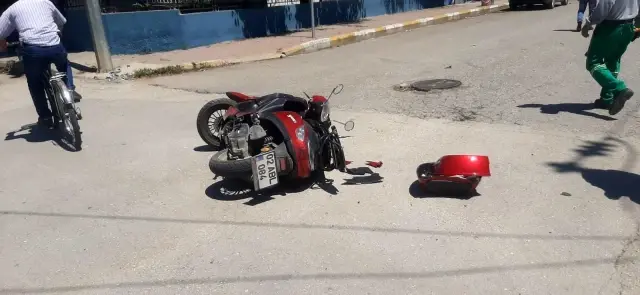Otomobil motosiklete çarptı: 1 yaralı Otomobil motosiklete çarptı: 1 yaralı