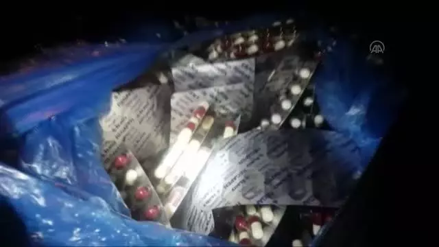 Otomobilde 3 bin 308 uyuşturucu hap ele geçirildi Otomobilde 3 bin 308 uyuşturucu hap ele geçirildi