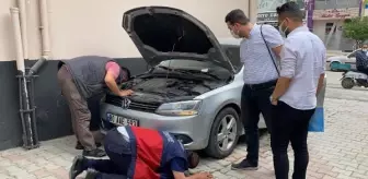 Osmanlı: Son dakika haber: Otomobilin motor bölümüne giren kedi, cama bırakılan not ile kurtuldu Osmanlı: Son dakika haber: Otomobilin motor bölümüne giren kedi, cama bırakılan not ile kurtuldu