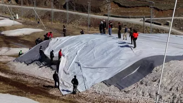 PALANDÖKEN'DE 61 BİN METREKÜP KAR SAKLANACAK PALANDÖKEN'DE 61 BİN METREKÜP KAR SAKLANACAK