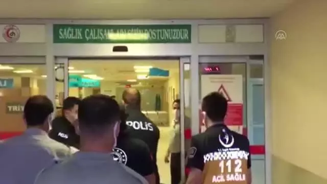 Pazar yerinin camlarını kıran kişi hastanede sakinleştirildikten sonra gözaltına alındı Pazar yerinin camlarını kıran kişi hastanede sakinleştirildikten sonra gözaltına alındı