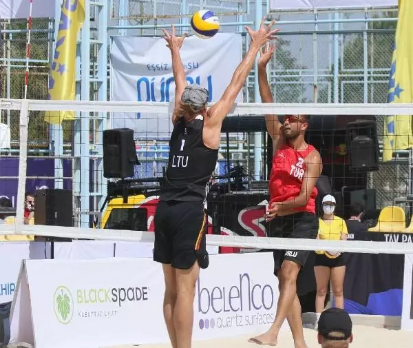 Plaj voleybolunda milliler Tokyo yolunda Plaj voleybolunda milliler Tokyo yolunda