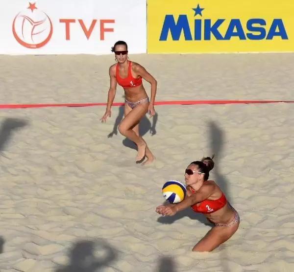 Plaj voleybolunda milliler Tokyo yolunda Plaj voleybolunda milliler Tokyo yolunda