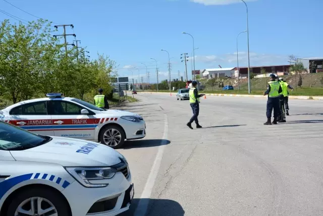 Sandıklı'da jandarma ve polisten drone destekli denetim Sandıklı'da jandarma ve polisten drone destekli denetim