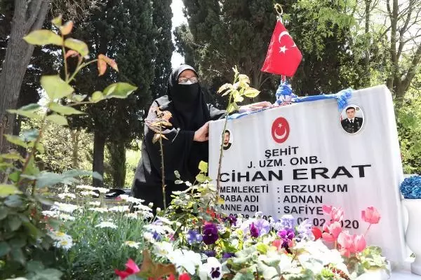 ŞEHİT ANNELERİ, ANNELER GÜNÜ ÖNCESİ EVLATLARININ MEZARINI ZİYARET ETTİ ŞEHİT ANNELERİ, ANNELER GÜNÜ ÖNCESİ EVLATLARININ MEZARINI ZİYARET ETTİ
