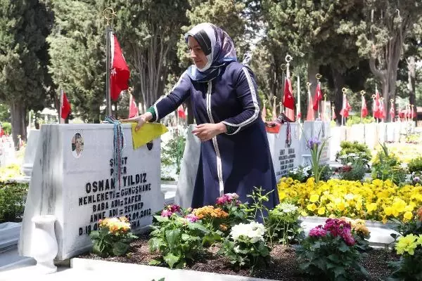 ŞEHİT ANNELERİ, ANNELER GÜNÜ ÖNCESİ EVLATLARININ MEZARINI ZİYARET ETTİ ŞEHİT ANNELERİ, ANNELER GÜNÜ ÖNCESİ EVLATLARININ MEZARINI ZİYARET ETTİ
