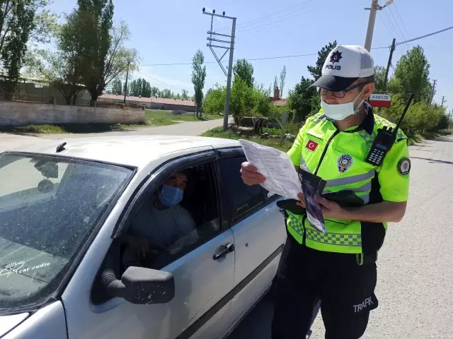 Şuhut'ta Trafik Haftası yapılan uygulamalarla kutlandı Şuhut'ta Trafik Haftası yapılan uygulamalarla kutlandı