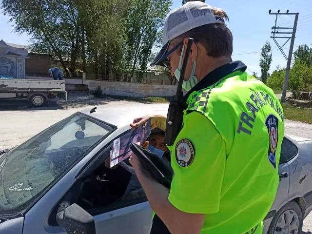 Şuhut'ta Trafik Haftası yapılan uygulamalarla kutlandı Şuhut'ta Trafik Haftası yapılan uygulamalarla kutlandı