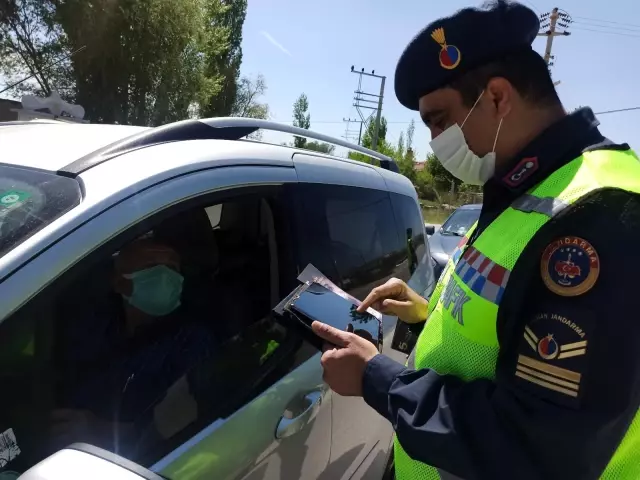 Şuhut'ta Trafik Haftası yapılan uygulamalarla kutlandı Şuhut'ta Trafik Haftası yapılan uygulamalarla kutlandı