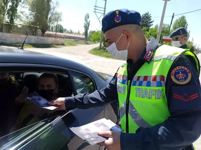 Şuhut'ta Trafik Haftası yapılan uygulamalarla kutlandı Şuhut'ta Trafik Haftası yapılan uygulamalarla kutlandı
