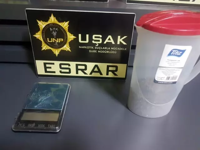 Uşak'ta 3 bin 308 sentetik ecza hap ele geçirildi Uşak'ta 3 bin 308 sentetik ecza hap ele geçirildi