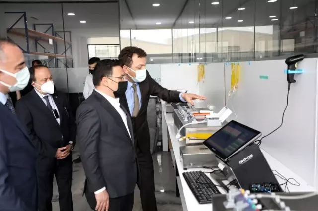 Vali Çiçek prematüre bebeklerin beslenmesini sağlayan cihazı yerinde inceledi Vali Çiçek prematüre bebeklerin beslenmesini sağlayan cihazı yerinde inceledi