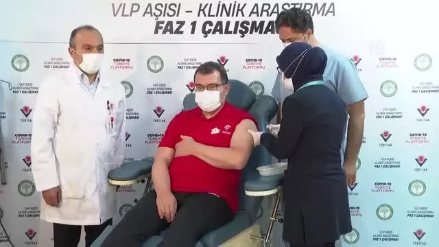 Varank, yerli imkanlarla geliştirilen Faz-1 aşamasındaki VLP aşının ikinci dozunu yaptırdı Varank, yerli imkanlarla geliştirilen Faz-1 aşamasındaki VLP aşının ikinci dozunu yaptırdı
