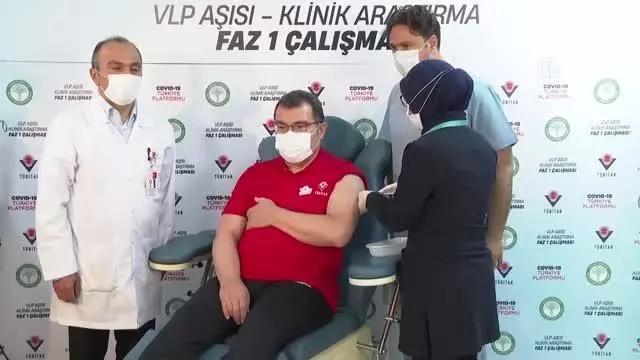Varank, yerli imkanlarla geliştirilen Faz-1 aşamasındaki VLP aşının ikinci dozunu yaptırdı Varank, yerli imkanlarla geliştirilen Faz-1 aşamasındaki VLP aşının ikinci dozunu yaptırdı