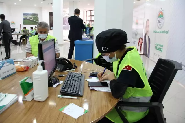 Vatandaş istiyor, 250 kişilik ekip anında yerine getiriyor Vatandaş istiyor, 250 kişilik ekip anında yerine getiriyor