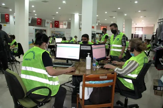 Vatandaş istiyor, 250 kişilik ekip anında yerine getiriyor Vatandaş istiyor, 250 kişilik ekip anında yerine getiriyor