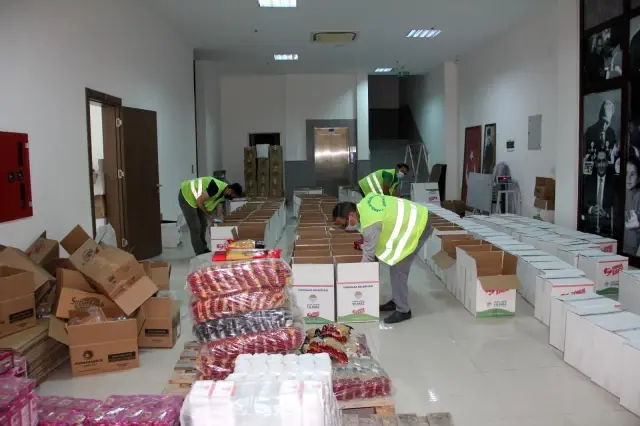 Vatandaş istiyor, 250 kişilik ekip anında yerine getiriyor Vatandaş istiyor, 250 kişilik ekip anında yerine getiriyor