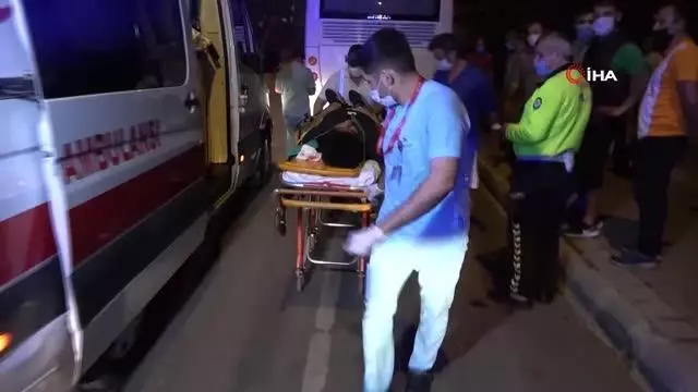 Yemek siparişi götüren kurye, park halindeki otobüse çarptı Yemek siparişi götüren kurye, park halindeki otobüse çarptı
