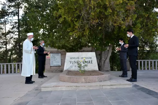 Büyük tasavvuf ve halk şairi Yunus Emre kabri başında anıldı Büyük tasavvuf ve halk şairi Yunus Emre kabri başında anıldı