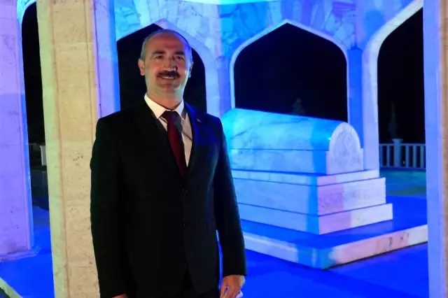 Büyük tasavvuf ve halk şairi Yunus Emre kabri başında anıldı Büyük tasavvuf ve halk şairi Yunus Emre kabri başında anıldı