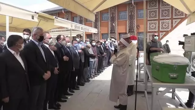 AK Parti İstanbul Milletvekili Abdullah Güler'in vefat eden annesi toprağa verildi AK Parti İstanbul Milletvekili Abdullah Güler'in vefat eden annesi toprağa verildi