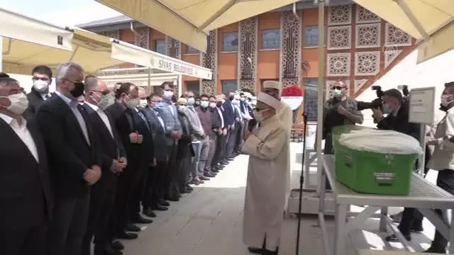 AK Parti İstanbul Milletvekili Abdullah Güler'in vefat eden annesi toprağa verildi AK Parti İstanbul Milletvekili Abdullah Güler'in vefat eden annesi toprağa verildi