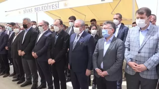 AK Parti İstanbul Milletvekili Abdullah Güler'in vefat eden annesi toprağa verildi AK Parti İstanbul Milletvekili Abdullah Güler'in vefat eden annesi toprağa verildi