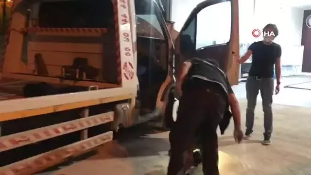 Akü kısmına gizlenen uyuşturucuları Alfa buldu Akü kısmına gizlenen uyuşturucuları Alfa buldu