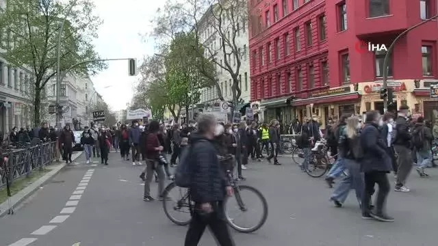 Almanya'da güvenlik kurumlarındaki ırkçı yapılanmaya karşı protesto