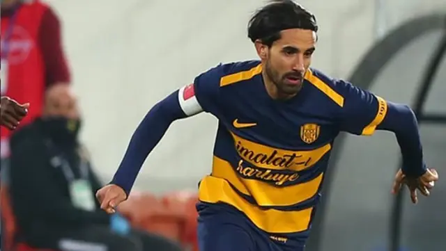 Alper Potuk'un Fenerbahçe'ye attığı gol sonrası yaşadığı sevince tepki yağıyor Alper Potuk'un Fenerbahçe'ye attığı gol sonrası yaşadığı sevince tepki yağıyor