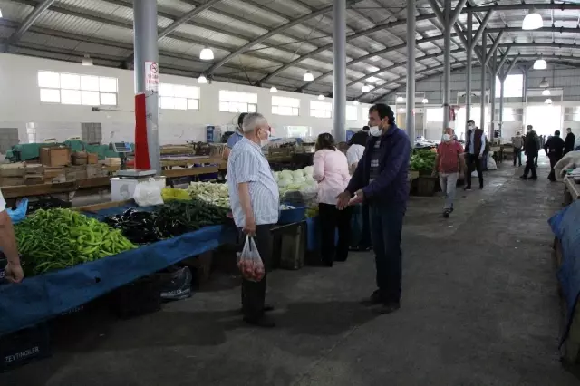 Amasya'da pazara gelen vatandaşlar şaşırdı, sadece 10 esnaf tezgah açtı Amasya'da pazara gelen vatandaşlar şaşırdı, sadece 10 esnaf tezgah açtı