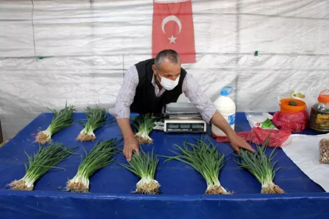 Amasya'da pazara gelen vatandaşlar şaşırdı, sadece 10 esnaf tezgah açtı Amasya'da pazara gelen vatandaşlar şaşırdı, sadece 10 esnaf tezgah açtı