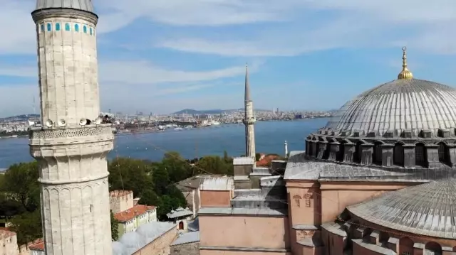 Ayasofya Camii, Kadir Gecesi'nde mahya ile buluştu Ayasofya Camii, Kadir Gecesi'nde mahya ile buluştu