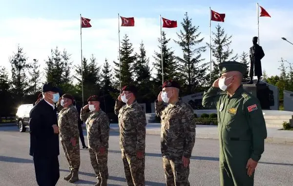 Son dakika haberi! Milli Savunma Bakanı Akar, bordo berelilerle iftar yaptı (1) Son dakika haberi! Milli Savunma Bakanı Akar, bordo berelilerle iftar yaptı (1)