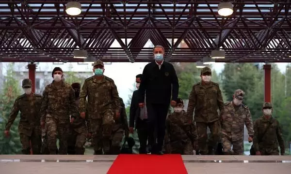 Son dakika haberi! Milli Savunma Bakanı Akar, bordo berelilerle iftar yaptı (1) Son dakika haberi! Milli Savunma Bakanı Akar, bordo berelilerle iftar yaptı (1)