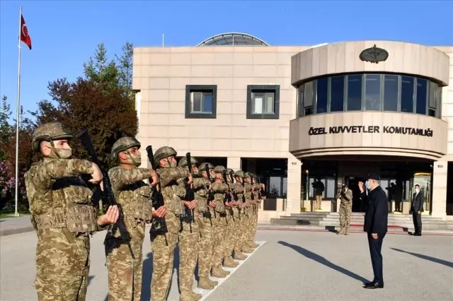 Son dakika haberi! Milli Savunma Bakanı Akar, bordo berelilerle iftar yaptı (1) Son dakika haberi! Milli Savunma Bakanı Akar, bordo berelilerle iftar yaptı (1)