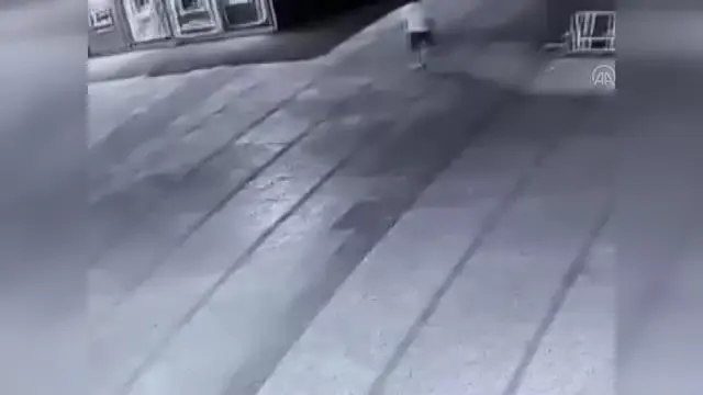 Bakırköy'de halk ekmek büfesini yaktığı iddiasıyla yakalanan şüpheli tutuklandı Bakırköy'de halk ekmek büfesini yaktığı iddiasıyla yakalanan şüpheli tutuklandı