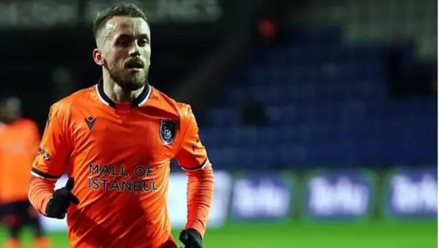 Başakşehir, Edin Visca'ya Trabzonspor'a transferi için söz verdi Başakşehir, Edin Visca'ya Trabzonspor'a transferi için söz verdi